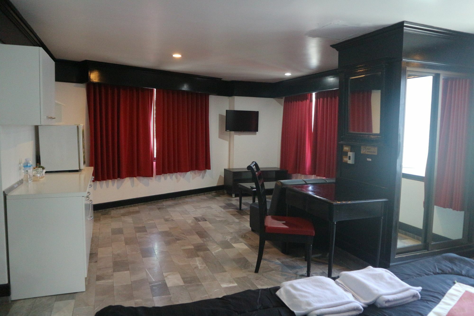 Patong Holiday Dream Hotel Exterior photo