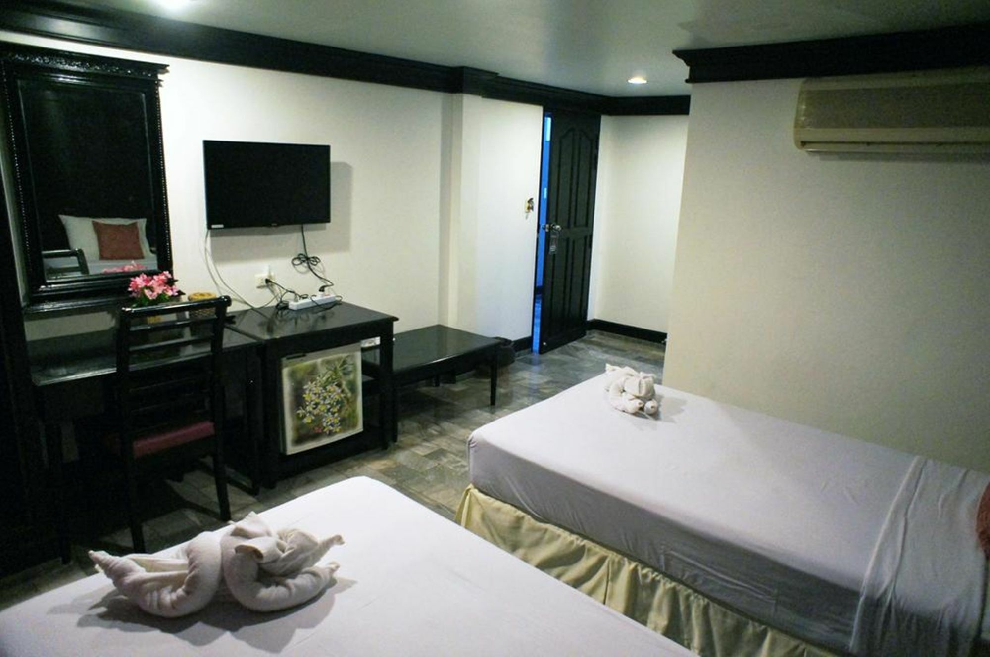 Patong Holiday Dream Hotel Exterior photo